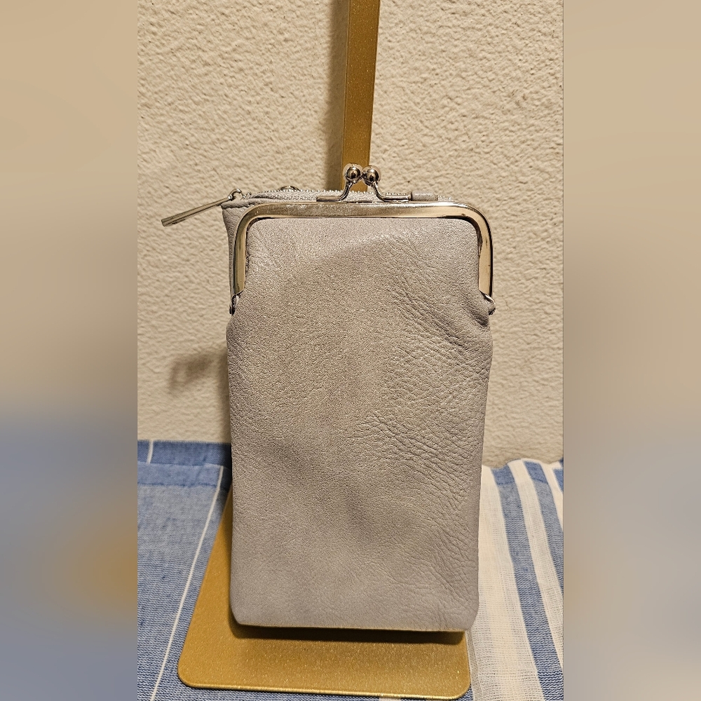 Slate Crossbody With Kisslock By K-carroll - Picture 2 of 5